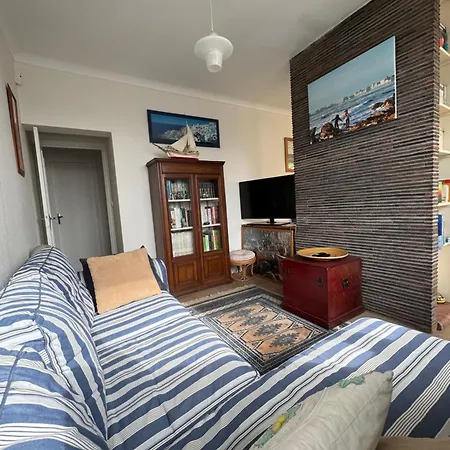 Spacieuse Maison De 190 M2, Jardin, La à 15min à Pied - 6 Personnes *