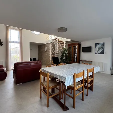 Spacieuse Maison De 180 M2, Jardin, La A 15min A Pied - 6 Personnes