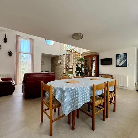 Willa Spacieuse Maison De 190 M2, Jardin, La A 15min A Pied - 6 Personnes