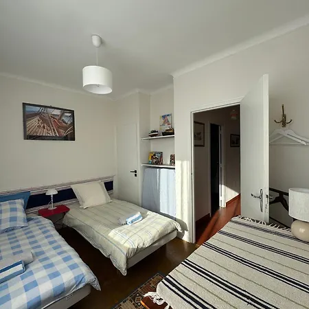 Spacieuse Maison De 190 M2, Jardin, La A 15min A Pied - 6 Personnes * لي سابلِ دولونْ