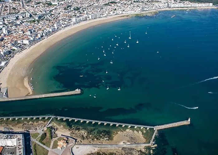 Spacieuse Maison De 190 M2, Jardin, La A 15min A Pied - 6 Personnes *